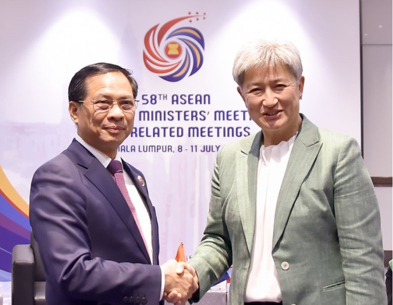 Bộ trưởng Ngoại giao Trung Quốc chúc mừng Việt Nam triển khai thành công cuộc cách mạng tinh gọn bộ máy- Ảnh 2.