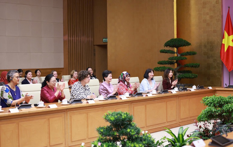 Thủ tướng Phạm Minh Chính gặp mặt các nhà ngoại giao nữ Việt Nam và quốc tế- Ảnh 6.