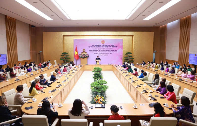 Thủ tướng Phạm Minh Chính gặp mặt các nhà ngoại giao nữ Việt Nam và quốc tế- Ảnh 8.