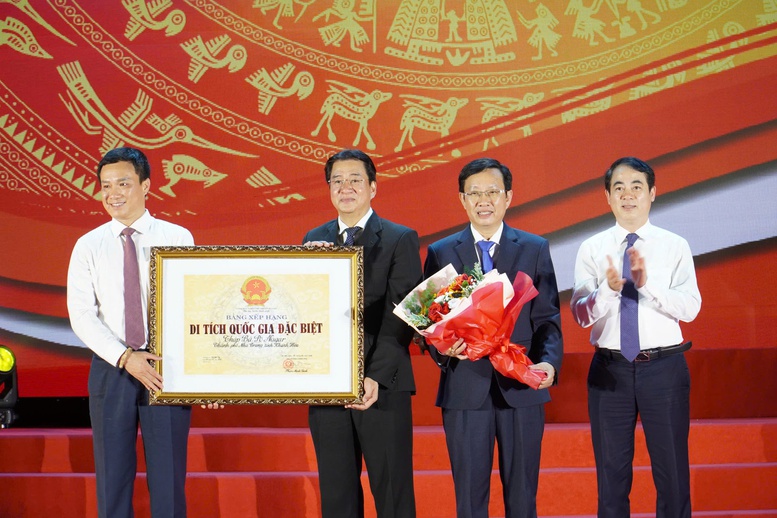 Tháp Bà Ponagar Khánh Hòa nhận Bằng xếp hạng Di tích quốc gia đặc biệt - Ảnh 1.