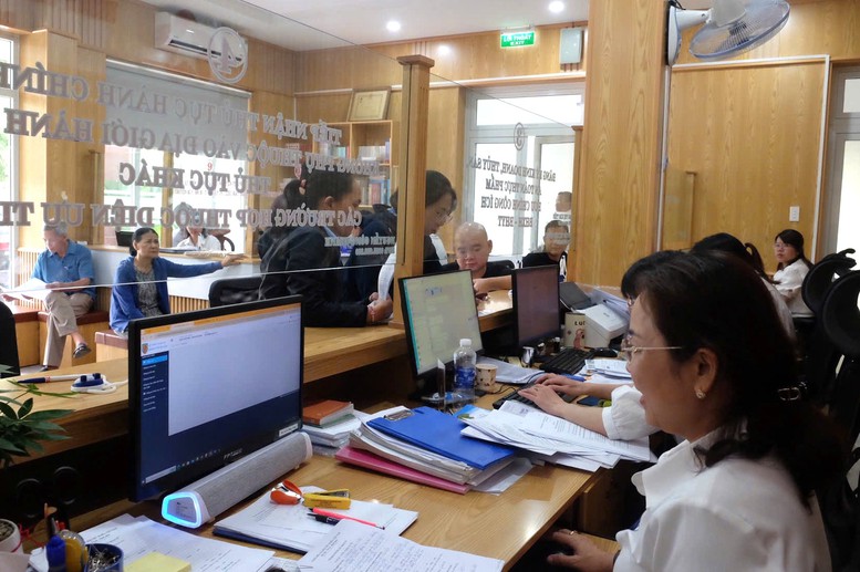 Phát huy hiệu quả chính quyền cấp xã mới, lấy nhân dân làm trung tâm phục vụ- Ảnh 1.