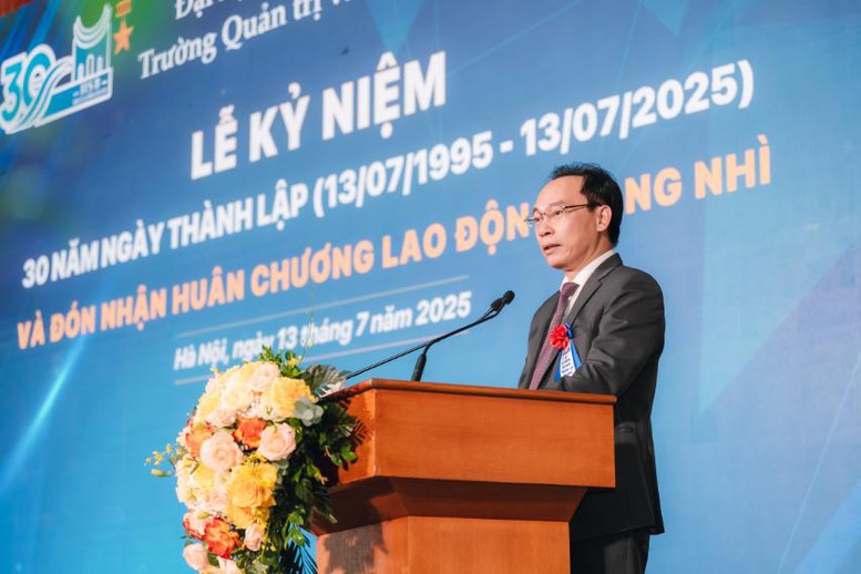 Trường Quản trị và Kinh doanh (HSB) kỷ niệm 30 năm thành lập, đón nhận Huân chương Lao động hạng Nhì- Ảnh 2.