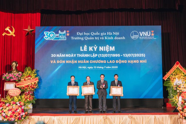 Trường Quản trị và Kinh doanh (HSB) kỷ niệm 30 năm thành lập, đón nhận Huân chương Lao động hạng Nhì- Ảnh 6.