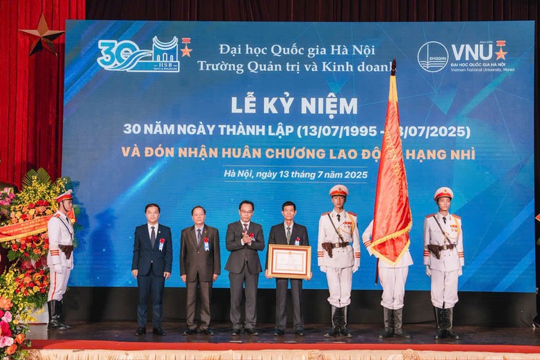 Trường Quản trị và Kinh doanh (HSB) kỷ niệm 30 năm thành lập, đón nhận Huân chương Lao động hạng Nhì- Ảnh 3.