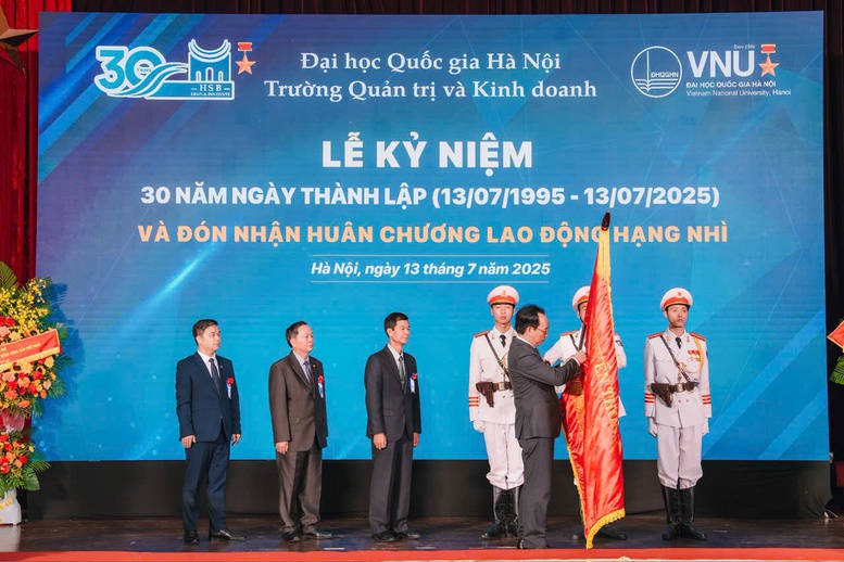 Trường Quản trị và Kinh doanh (HSB) kỷ niệm 30 năm thành lập, đón nhận Huân chương Lao động hạng Nhì- Ảnh 1.