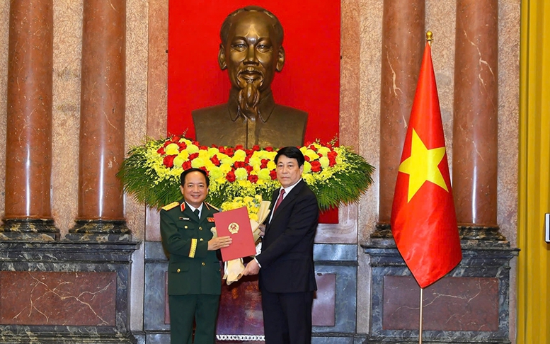 Chủ tịch nước trao Quyết định thăng quân hàm; cấp bậc hàm Đại tướng, Thượng tướng đối với sĩ quan Quân đội và Công an