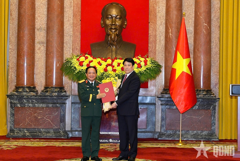 Chủ tịch nước trao Quyết định thăng quân hàm; cấp bậc hàm Đại tướng, Thượng tướng đối với sĩ quan Quân đội và Công an- Ảnh 1.