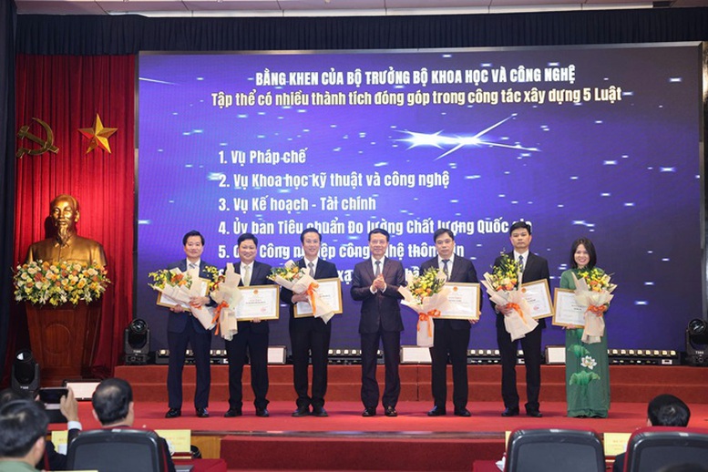 Hạ tầng số cho nền kinh tế: Phải phổ cập, siêu rộng, siêu lớn, xanh và an toàn- Ảnh 2.