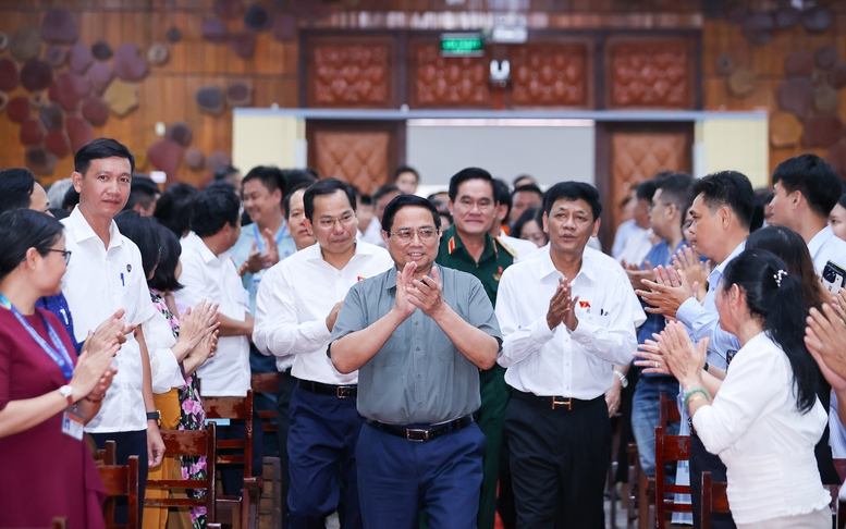 Thủ tướng tiếp xúc cử tri Cần Thơ