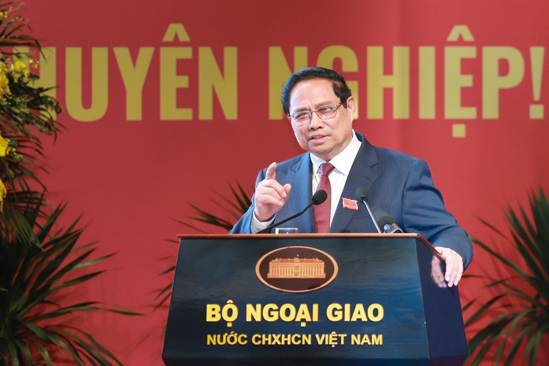 Thủ tướng: Xây dựng ngành ngoại giao chuyên nghiệp, văn minh, hiện đại, nhân văn, hiệu quả- Ảnh 7. Thủ tướng mong rằng với tinh thần trách nhiệm cao của người đảng viên, các đại biểu dự đại hội sẽ nghiêm túc thảo luận dân chủ, đóng góp nhiều ý kiến sâu sắc, trí tuệ, Đại hội Đảng bộ Bộ Ngoại giao lần thứ I, nhiệm kỳ 2025 - 2030 sẽ thành công tốt đẹp - Ảnh: VGP/Nhật Bắc