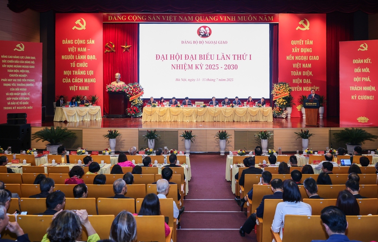 Thủ tướng: Xây dựng ngành ngoại giao chuyên nghiệp, văn minh, hiện đại, nhân văn, hiệu quả- Ảnh 6. Đại hội Đảng bộ Bộ Ngoại giao lần thứ I, nhiệm kỳ 2025-2030 được tổ chức đúng vào dịp kỷ niệm 80 năm thành lập ngành Ngoại giao (28/8/1945 - 28/8/2025) - Ảnh: VGP/Nhật Bắc
