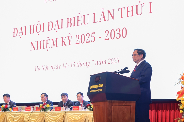 Thủ tướng: Xây dựng ngành ngoại giao chuyên nghiệp, văn minh, hiện đại, nhân văn, hiệu quả- Ảnh 5. Thủ tướng nhấn mạnh, làm rõ thêm một số bài học kinh nghiệm quan trọng - Ảnh: VGP/Nhật Bắc
