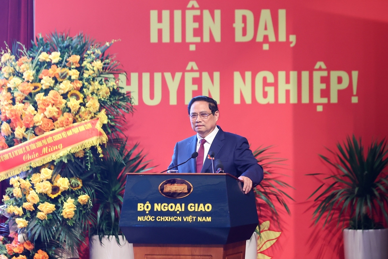 Thủ tướng: Xây dựng ngành ngoại giao chuyên nghiệp, văn minh, hiện đại, nhân văn, hiệu quả- Ảnh 4. Thủ tướng ghi nhận những thành tích, kết quả mà Đảng bộ Bộ Ngoại giao đã đạt được trong nhiệm kỳ 2020-2025 - Ảnh: VGP/Nhật Bắc