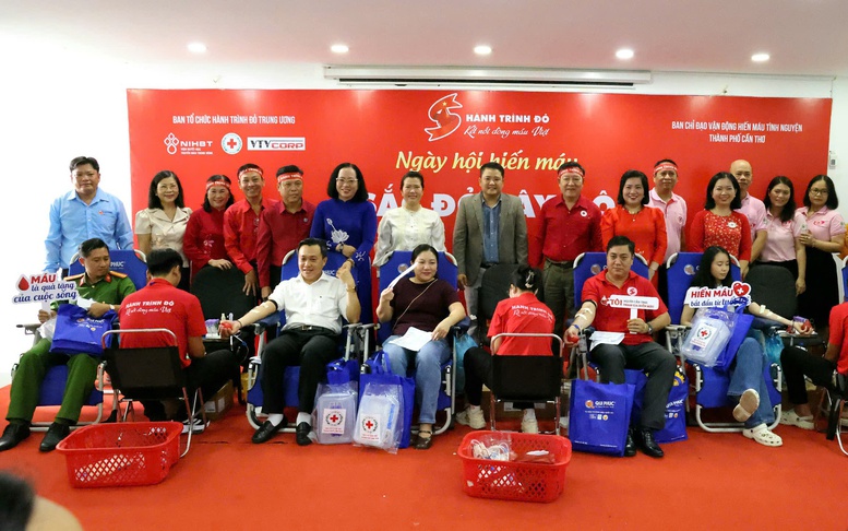 Ngày hội 'Sắc đỏ Tây Đô' và tôn vinh người hiến máu tiêu biểu