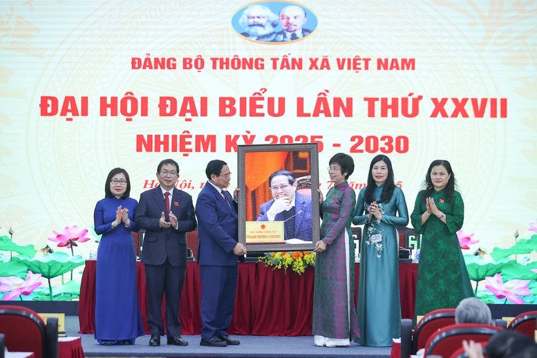 Thủ tướng: TTXVN phải tiên phong, gương mẫu, đi đầu trên mặt trận tư tưởng- Ảnh 6.