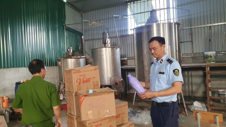 Phạt 180 triệu đồng công ty sản xuất nước giặt, nước rửa chén giả nhãn hiệu nổi tiếng- Ảnh 1.