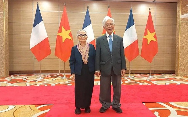 Hai nhà khoa học gốc Việt thăng hạng Huân chương Bắc đẩu bội tinh lên hạng Sỹ quan