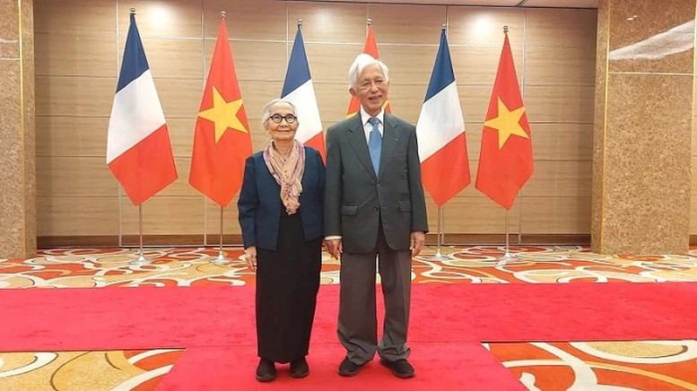 Hai nhà khoa học gốc Việt thăng hạng Huân chương Bắc đẩu bội tinh lên hạng Sỹ quan- Ảnh 1.