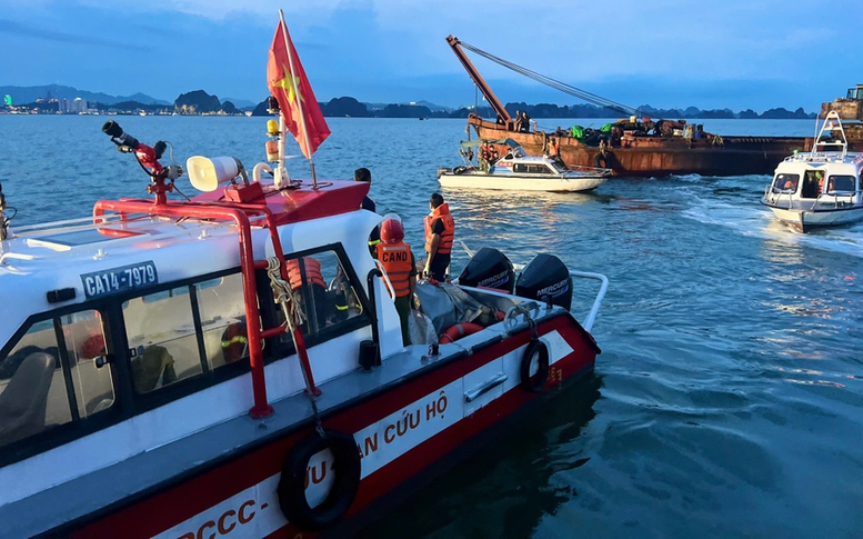 Cấp cứu, điều trị kịp thời các nạn nhân vụ đắm tàu du lịch tại Quảng Ninh- Ảnh 1.