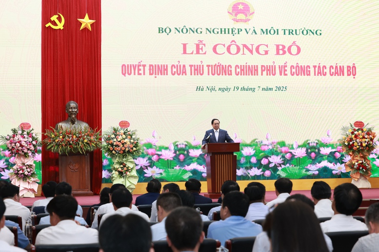 Thủ tướng Phạm Minh Chính trao Quyết định giao quyền Bộ trưởng Bộ Nông nghiệp và Môi trường- Ảnh 1.
