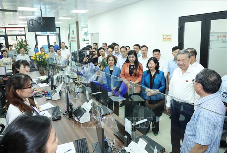 Tổng Bí thư Tô Lâm tiếp xúc cử tri Hà Nội sau Kỳ họp thứ 9, Quốc hội khóa XV- Ảnh 5.