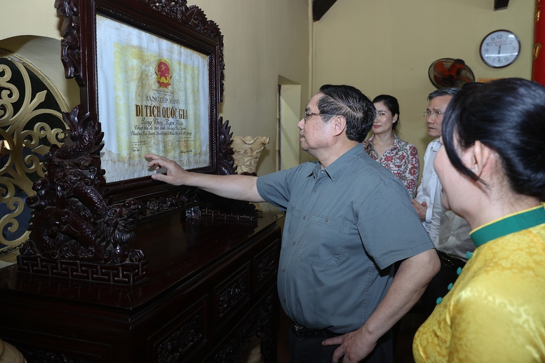 Thủ tướng thăm Lăng Thoại Ngọc Hầu và Miếu Bà Chúa Xứ núi Sam- Ảnh 1.