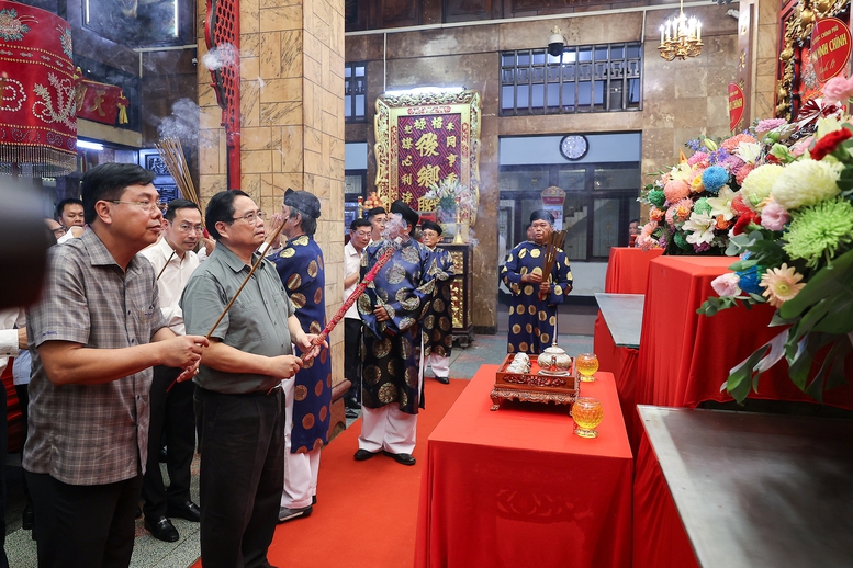 Thủ tướng thăm Lăng Thoại Ngọc Hầu và Miếu Bà Chúa Xứ núi Sam- Ảnh 3.