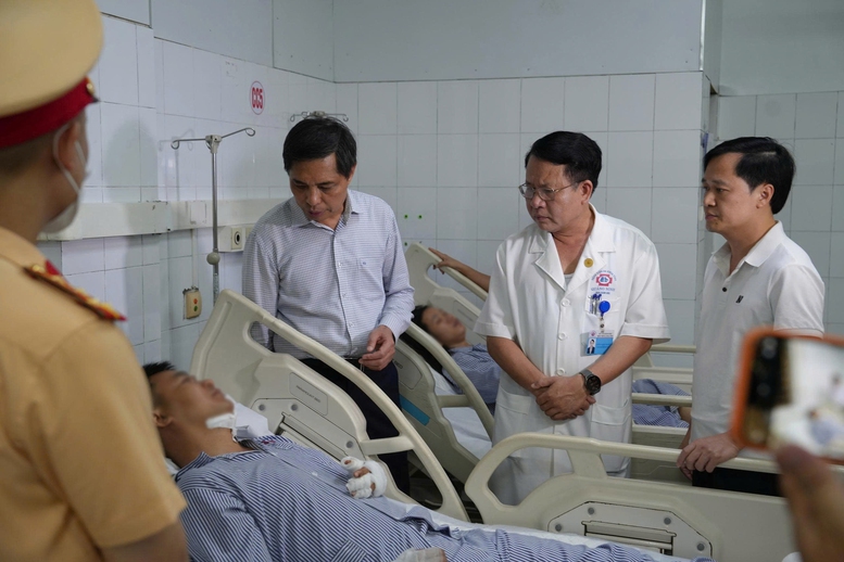 Tiếp tục tập trung toàn lực cứu chữa nạn nhân vụ lật tàu tại Vịnh Hạ Long- Ảnh 2.