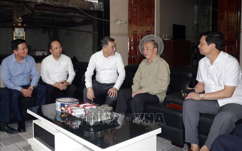 Đoàn công tác của Trung ương thăm gia đình chính sách, người có công với cách mạng tại Hà Tĩnh, Đắk Lắk
