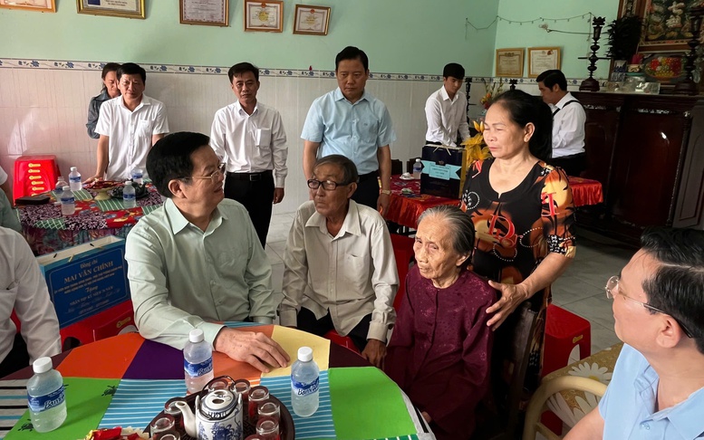 Phó Thủ tướng Mai Văn Chính thăm gia đình chính sách tại Tây Ninh
