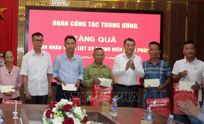 Đoàn công tác của Trung ương thăm gia đình chính sách, người có công với cách mạng tại Hà Tĩnh, Đắk Lắk- Ảnh 5.