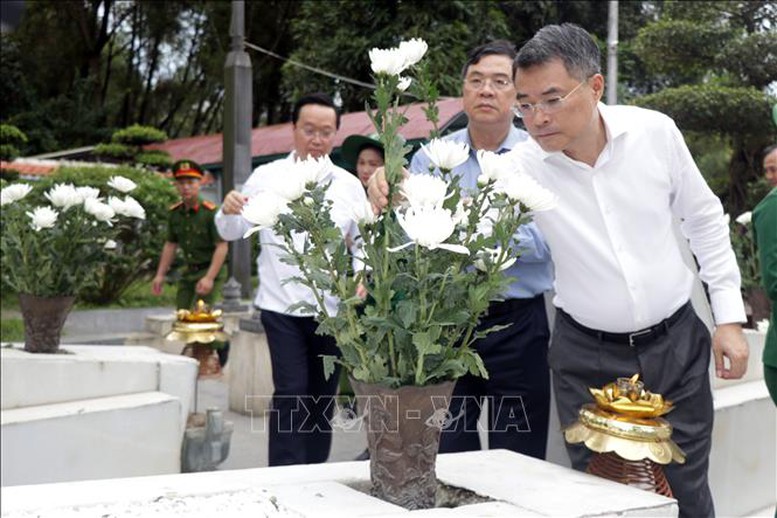 Đoàn công tác của Trung ương thăm gia đình chính sách, người có công với cách mạng tại Hà Tĩnh, Đắk Lắk- Ảnh 1.