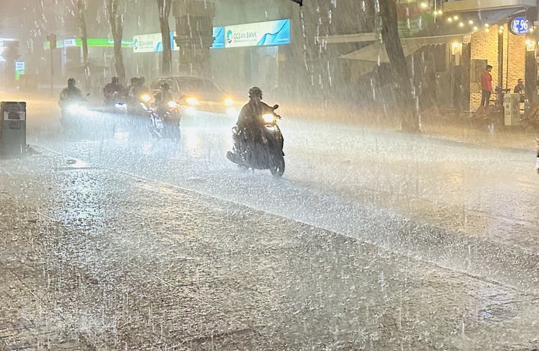 Một số khu vực trọng tâm bị ảnh hưởng bão số 3, cảnh báo nguy cơ mưa cường suất lớn- Ảnh 1.