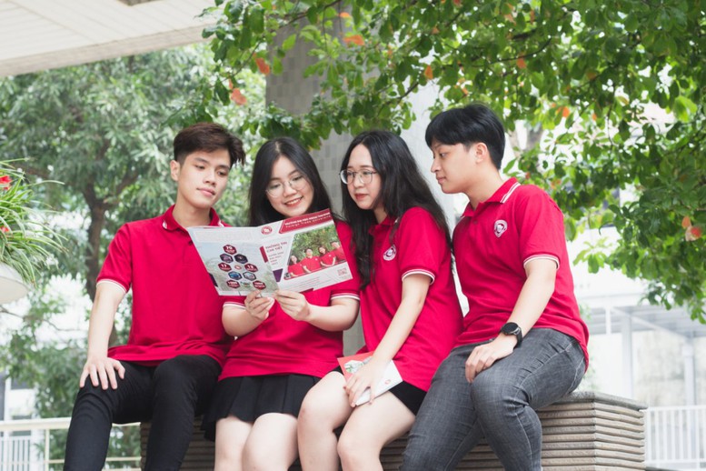 ĐIỂM SÀN 2025 và chênh lệch tổ hợp tại ĐH Ngoại thương- Ảnh 1.