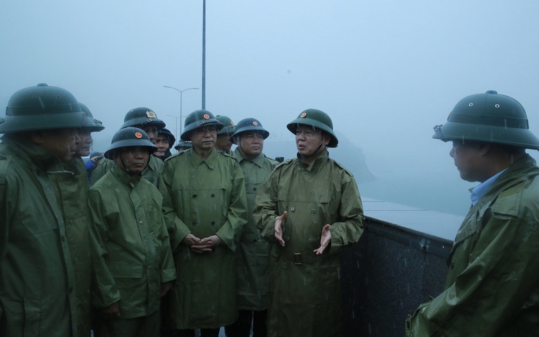 Phó Thủ tướng Trần Hồng Hà kiểm tra công tác phòng, chống bão số 3 tại các điểm xung yếu ở Thanh Hóa
