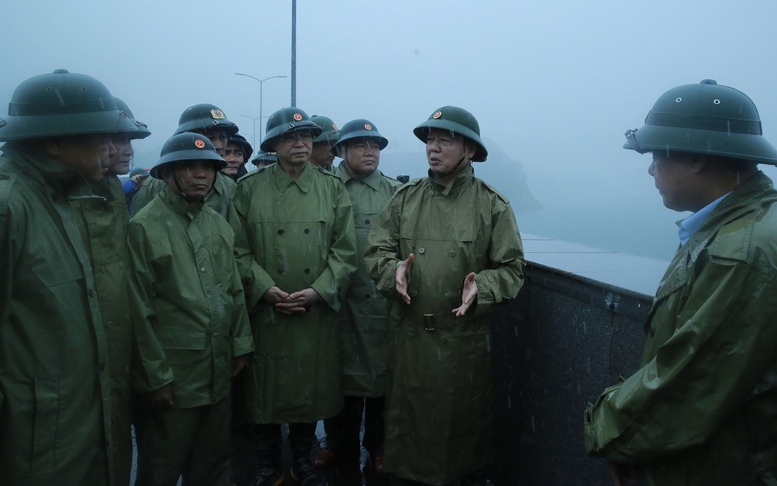 Phó Thủ tướng Trần Hồng Hà kiểm tra công tác phòng, chống bão số 3 tại các điểm xung yếu ở Thanh Hóa