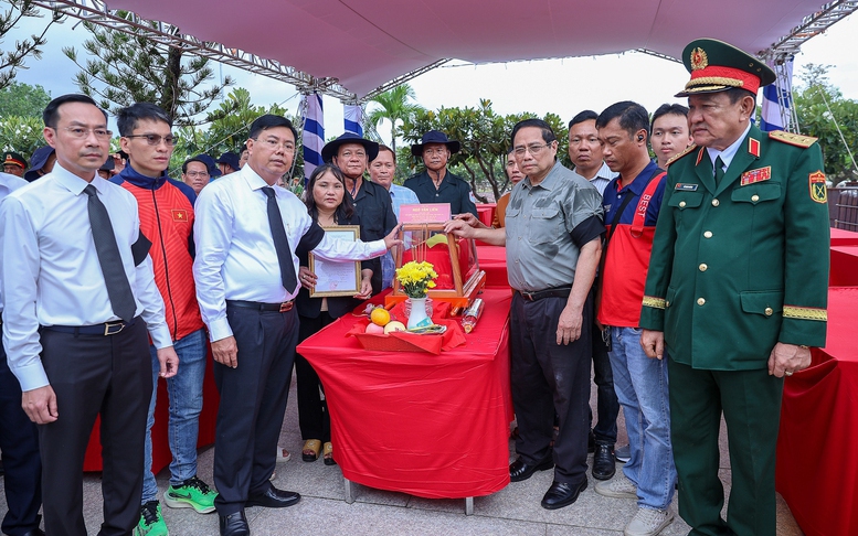 Thủ tướng dự lễ viếng, truy điệu và an táng hài cốt liệt sĩ tại tỉnh An Giang