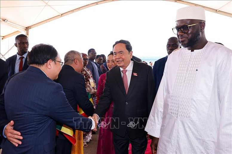 Chủ tịch Quốc hội Trần Thanh Mẫn và Phu nhân bắt đầu thăm chính thức Senegal- Ảnh 2.