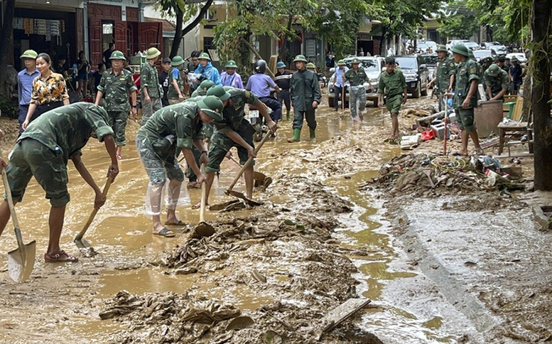 Thủ tướng yêu cầu nhanh chóng khắc phục hậu quả bão số 3 và mưa lũ- Ảnh 1.