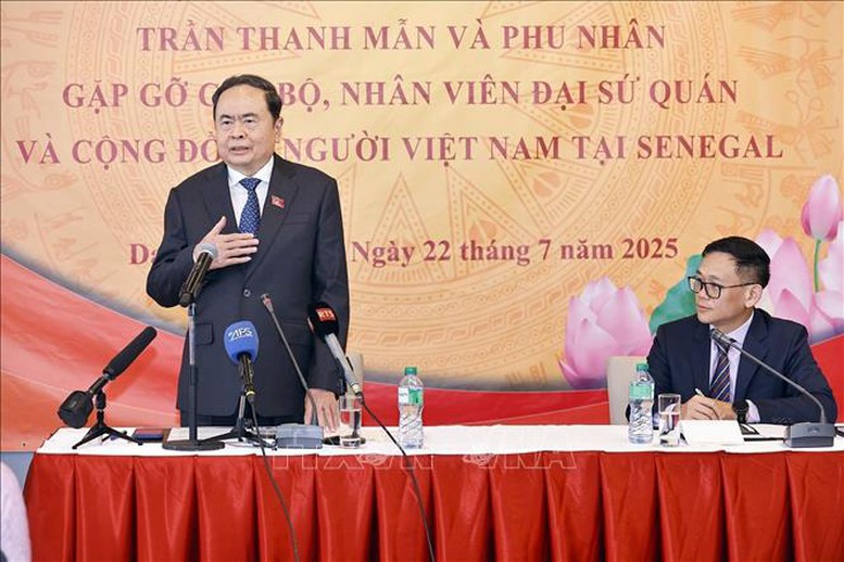 Chủ tịch Quốc hội Trần Thanh Mẫn gặp gỡ cộng đồng người Việt Nam tại Senegal- Ảnh 1.