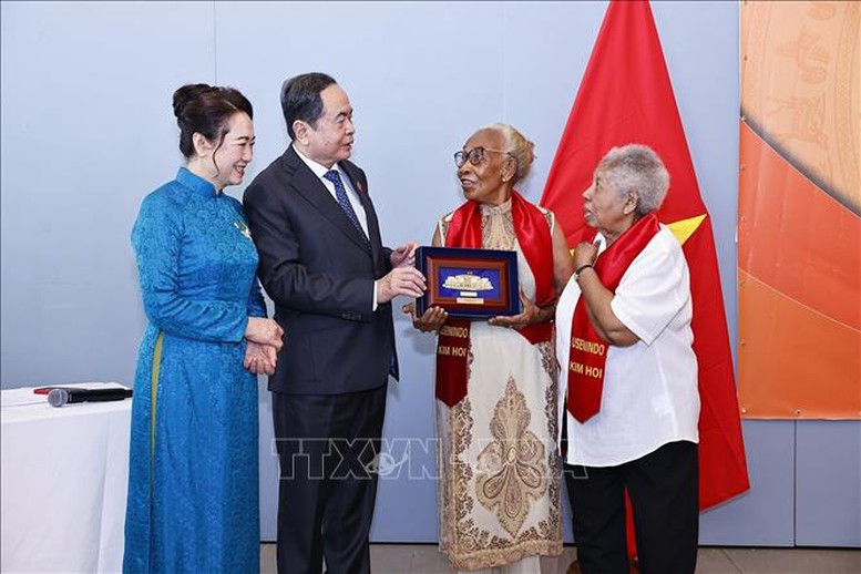 Chủ tịch Quốc hội Trần Thanh Mẫn gặp gỡ cộng đồng người Việt Nam tại Senegal- Ảnh 2.
