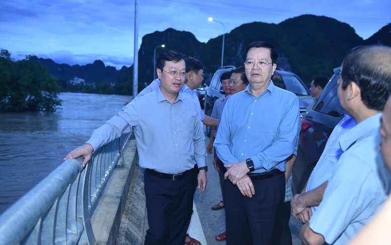 Phó Thủ tướng Mai Văn Chính kiểm tra công tác phòng, chống thiên tai, tình hình mưa lũ tại xã Con Cuông, Nghệ An
