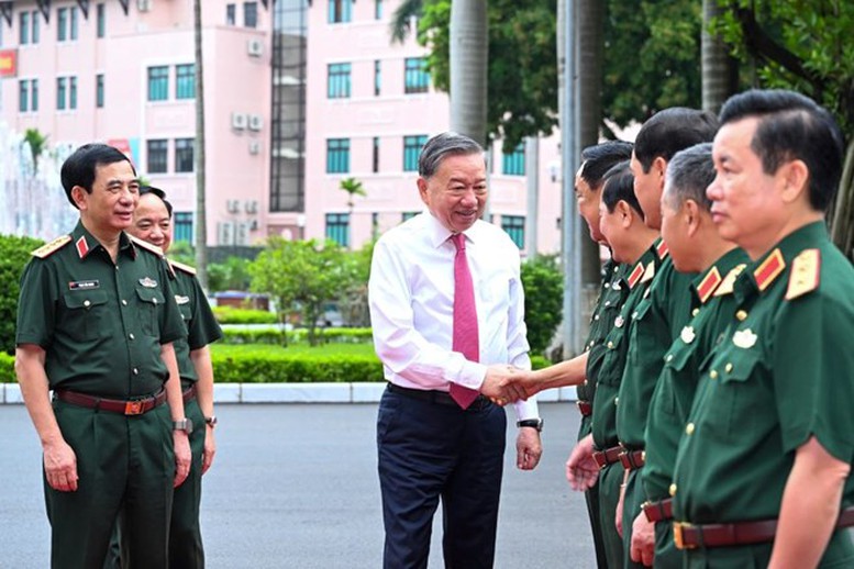 Phát biểu của Tổng Bí thư Tô Lâm tại buổi làm việc với Tổng cục Chính trị QĐND Việt Nam- Ảnh 1. Lãnh đạo Bộ Quốc phòng, Tổng cục Chính trị đón Tổng Bí thư Tô Lâm, Bí thư Quân ủy Trung ương đến thăm, làm việc với Tổng cục Chính trị Quân đội nhân dân Việt Nam.