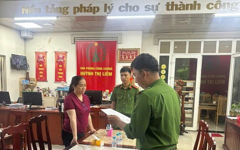 Bắt công chứng viên giả mạo chủ đất lừa đảo chiếm đoạt hơn 16 tỉ đồng