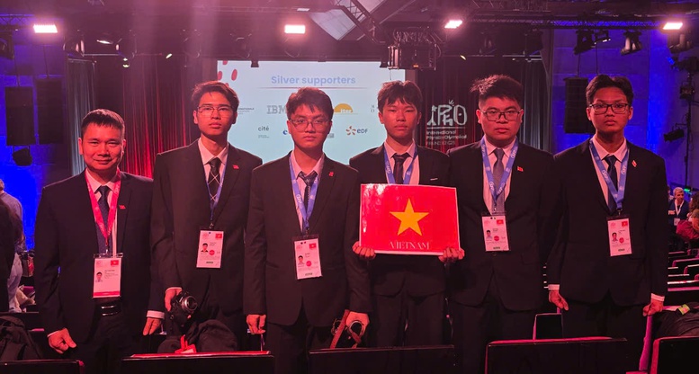 Việt Nam giành 1 HCV, 4 HCB tại Olympic Vật lí Quốc tế 2025- Ảnh 1.