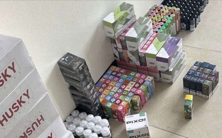 Phá đường dây mua bán thuốc lá điện tử lớn