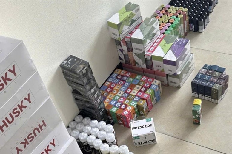 Phá đường dây mua bán thuốc lá điện tử lớn- Ảnh 1.