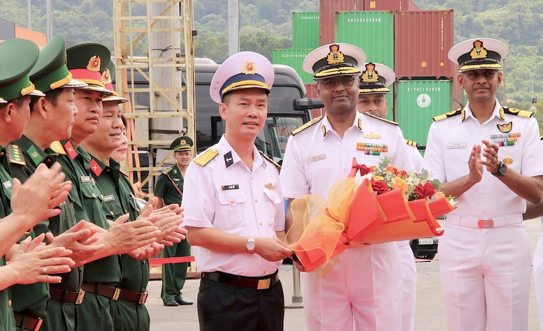 Đoàn tàu Hải quân Ấn Độ Ins Delhi thăm TP. Đà Nẵng- Ảnh 1.