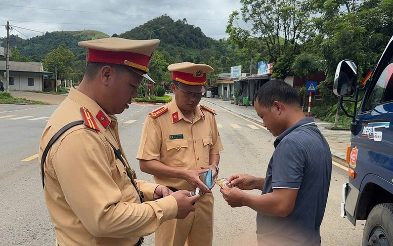 Tổng kiểm tra xe kinh doanh vận tải, tàu thuyền trên toàn quốc