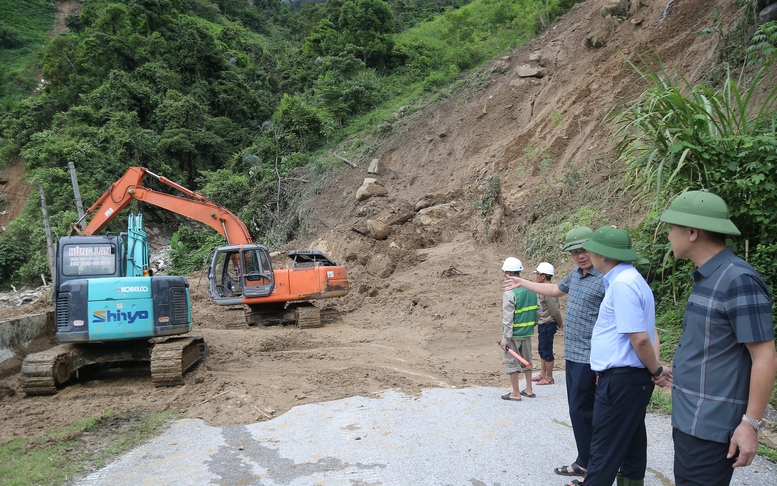 Quyết tâm thông tuyến QL7, QL16 nhanh nhất để cứu trợ đồng bào